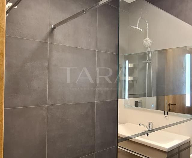 Apartament cu curte privată în imobil nou, Borhanci - Poză 9