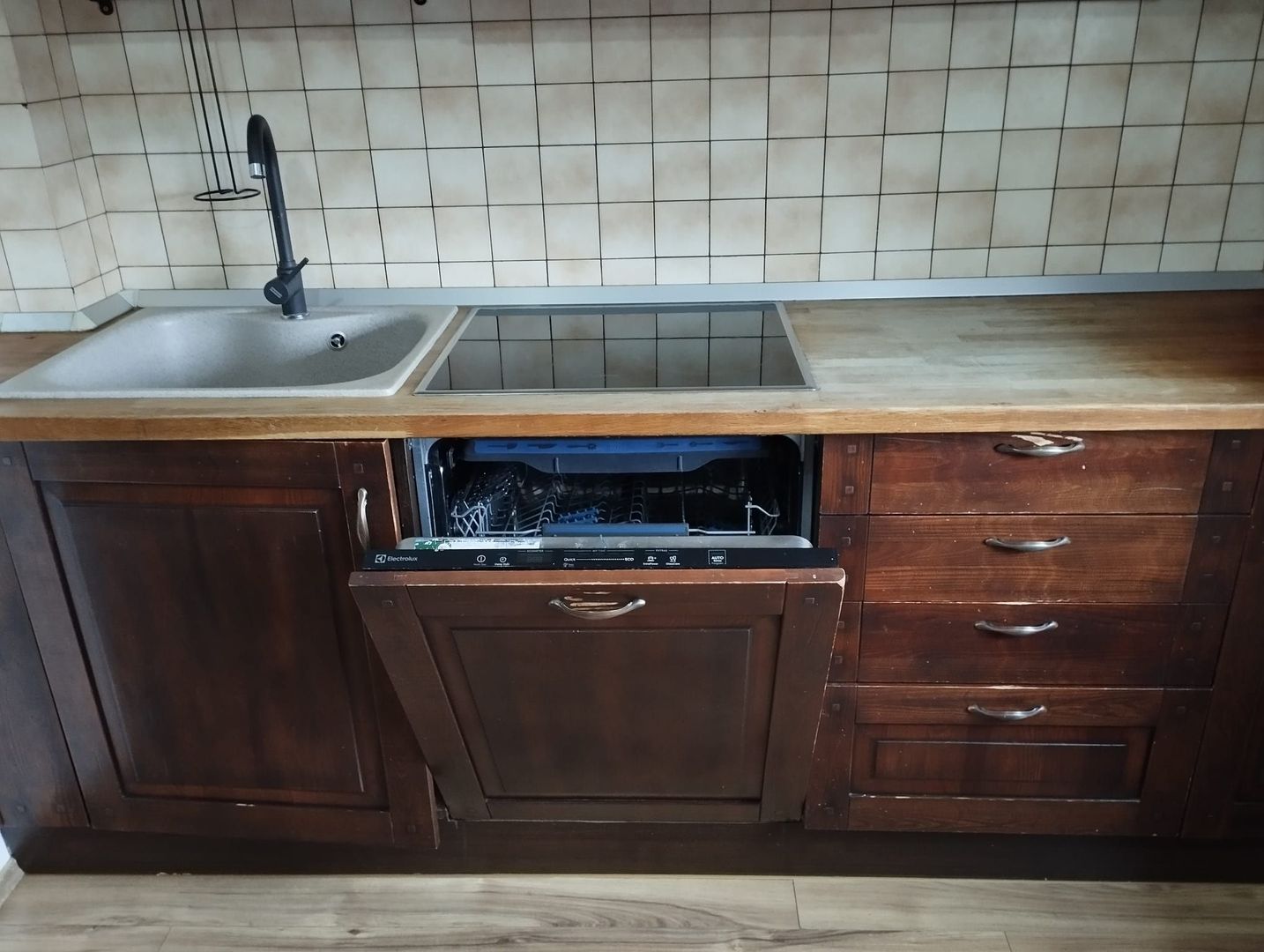Bloc nou, sectiune mare, apartament 3 camere cu semineu, terasă mare si garaj - Poză 17