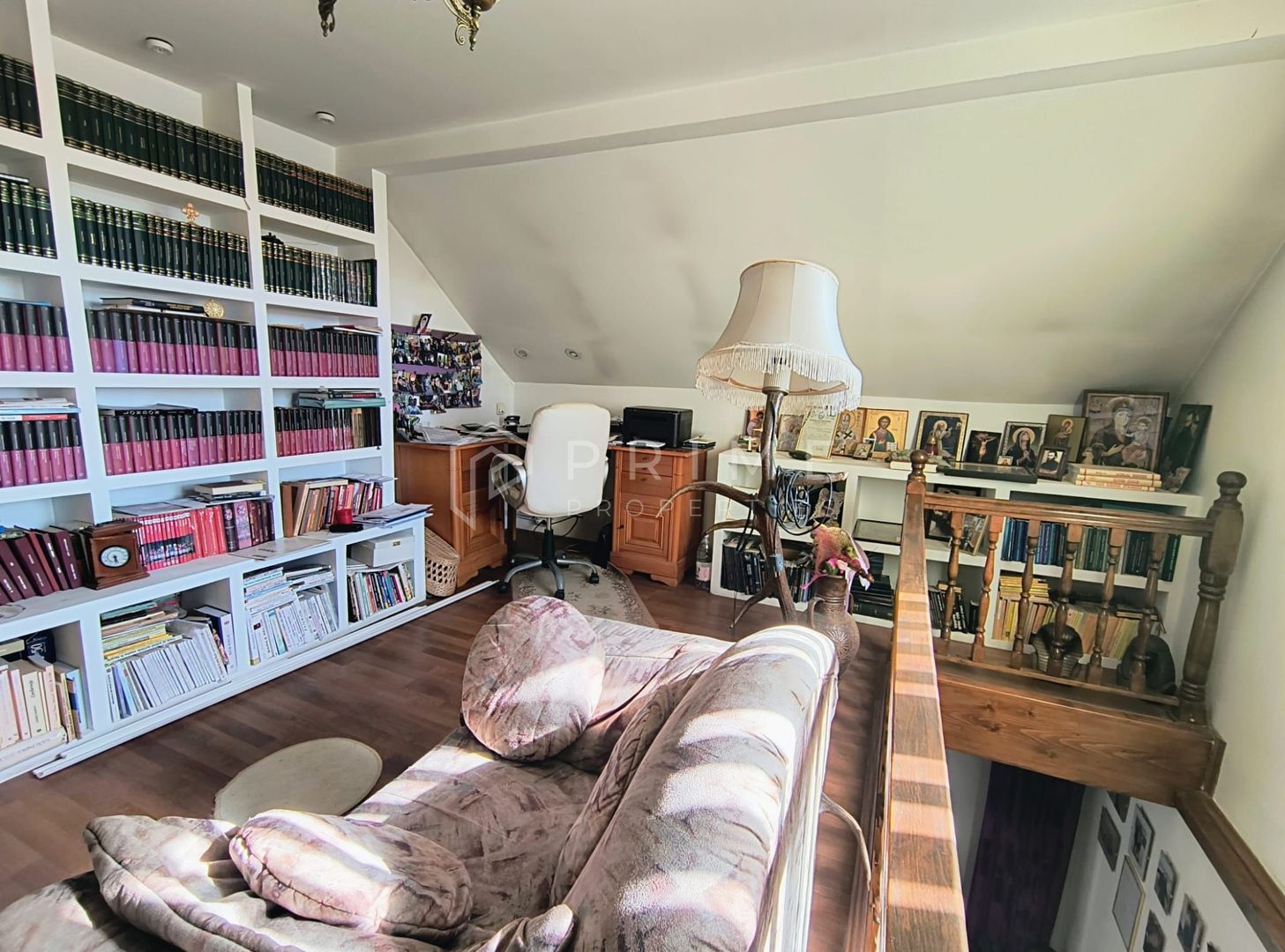 Casa perfectă pentru familie – curte, foișor cu grătar și garaj triplu - Poză 23