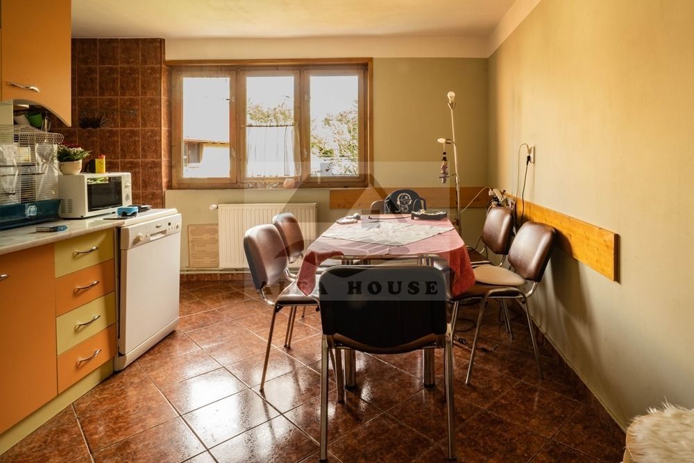 Casa individuala Sacele, 250 mp + 40 mp garaj + 556 mp curte - Poză 9