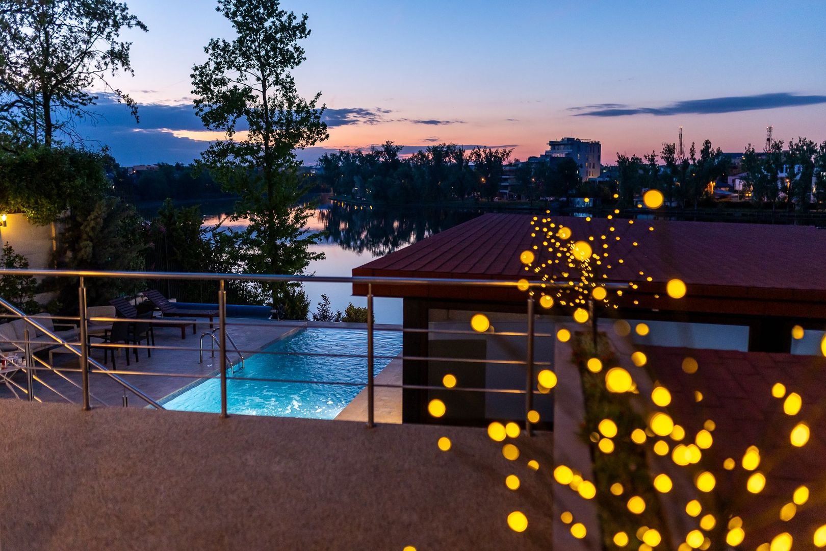 Vilă cu acces direct la lac | Piscină încălzită, sauna - Poză 1
