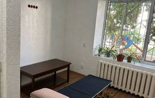 Cameră de vânzare în cămin – 19 m², etajul 1, cu bloc sanitar propriu