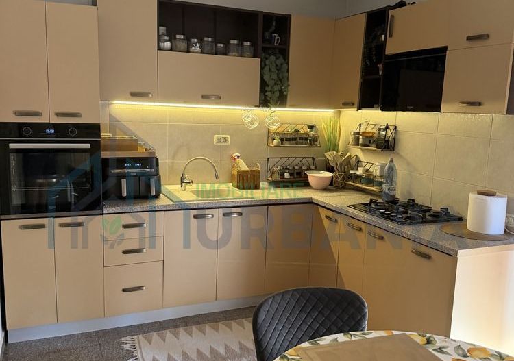Vilă Single Horpaz – Construcție 2010, 4 camere, 185 mp utili, teren 600 mp - Poză 4