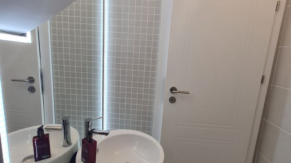 Duplex minimalist cu piscina - Poză 10