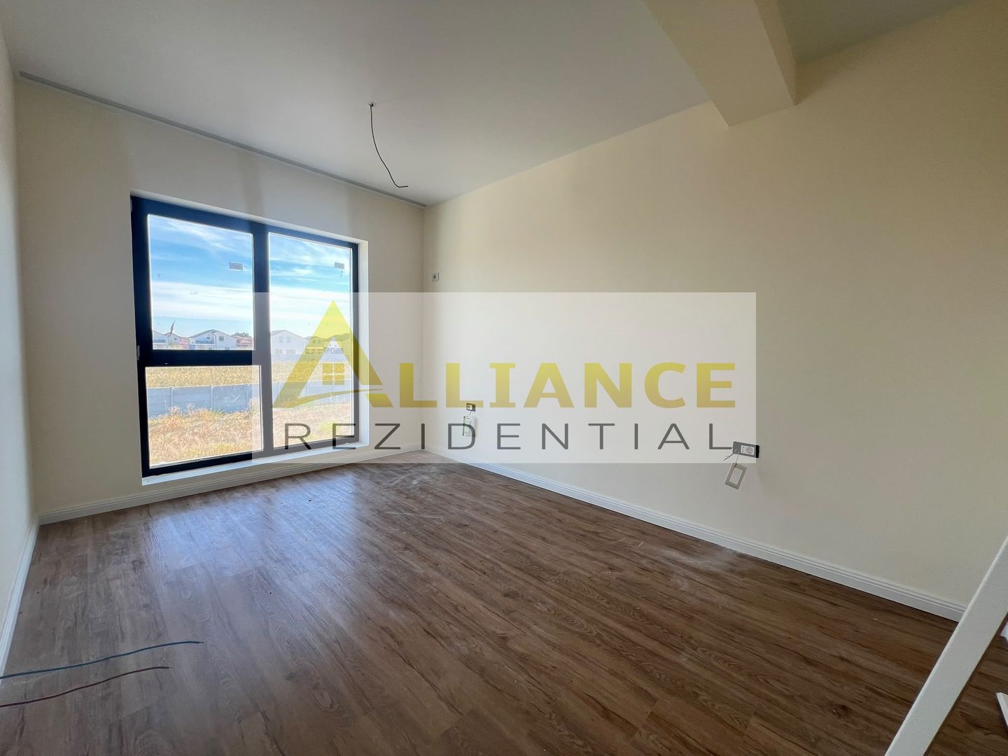 Casa Individuala - 4 camere - 300 MP TEREN-STR.MIORITA - Poză 10