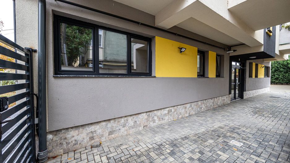 VÂNDUT! Apartament nou, ultracentral, cu loc de parcare privat - Poză 3