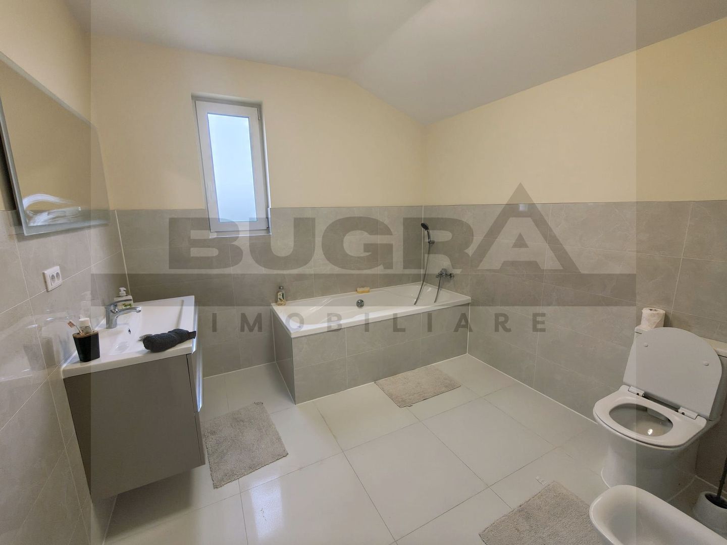 Casă nouă de închiriat în Dezmir – 4 dormitoare, 3 băi - Poză 13