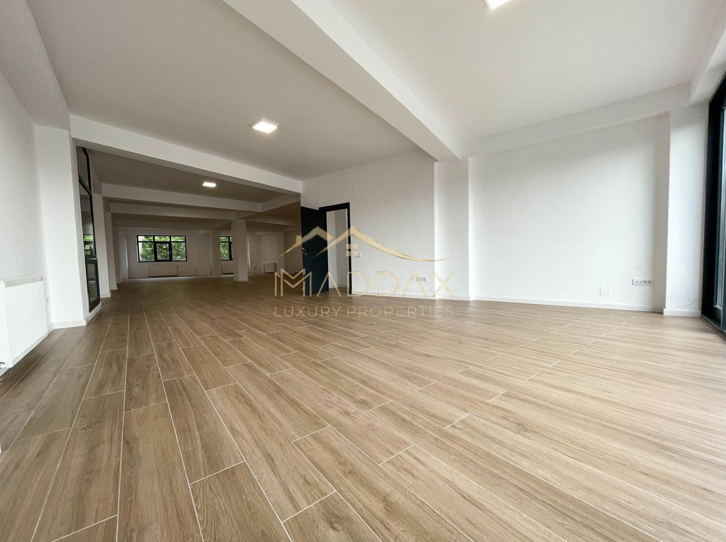 Spatiu comercial ***Prima Inchiriere*** // Victoriei - Poză 25