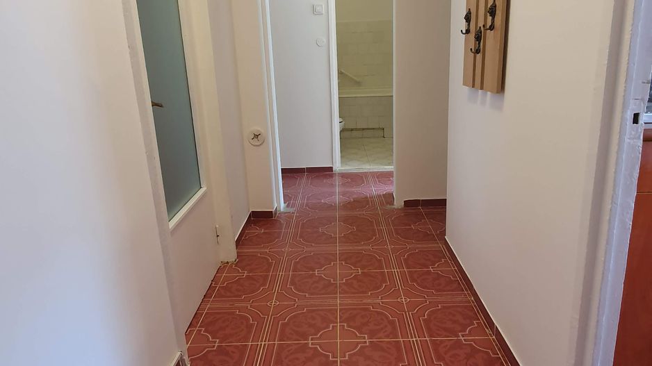 Tractorul zona Cerna, de vanzare apartament 3 camere cf I decomandat - Poză 2