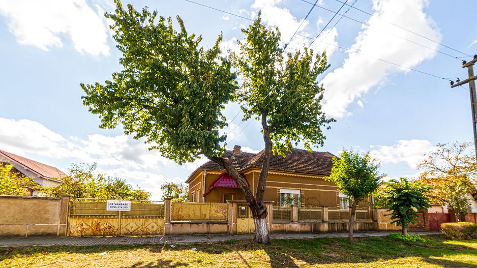 Casă cu teren generos - Curtici - Poză 1