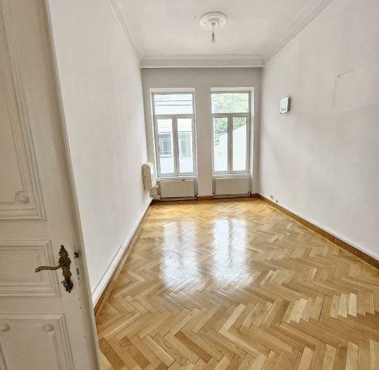 Ag BRASADAS închiriază vila cu 22 camere Piata Universitatii - Poză 14