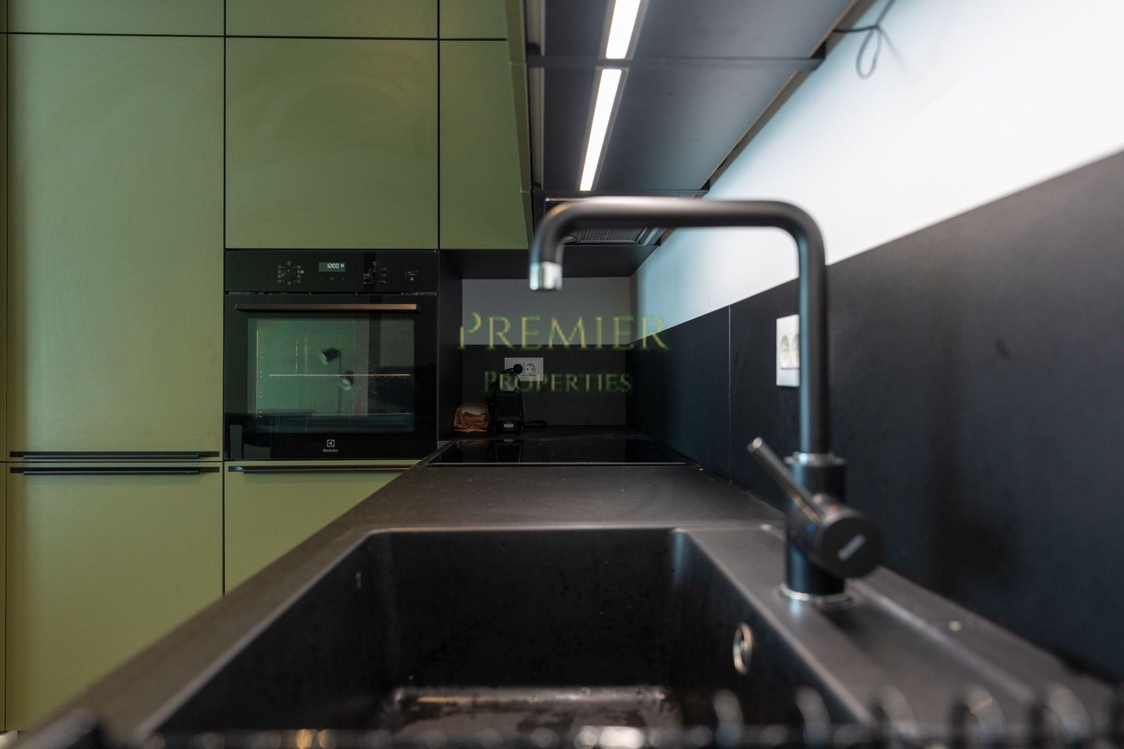 One Verdi de inchiriat 3 camere 2 dormitoare  vedere libera - Poză 2