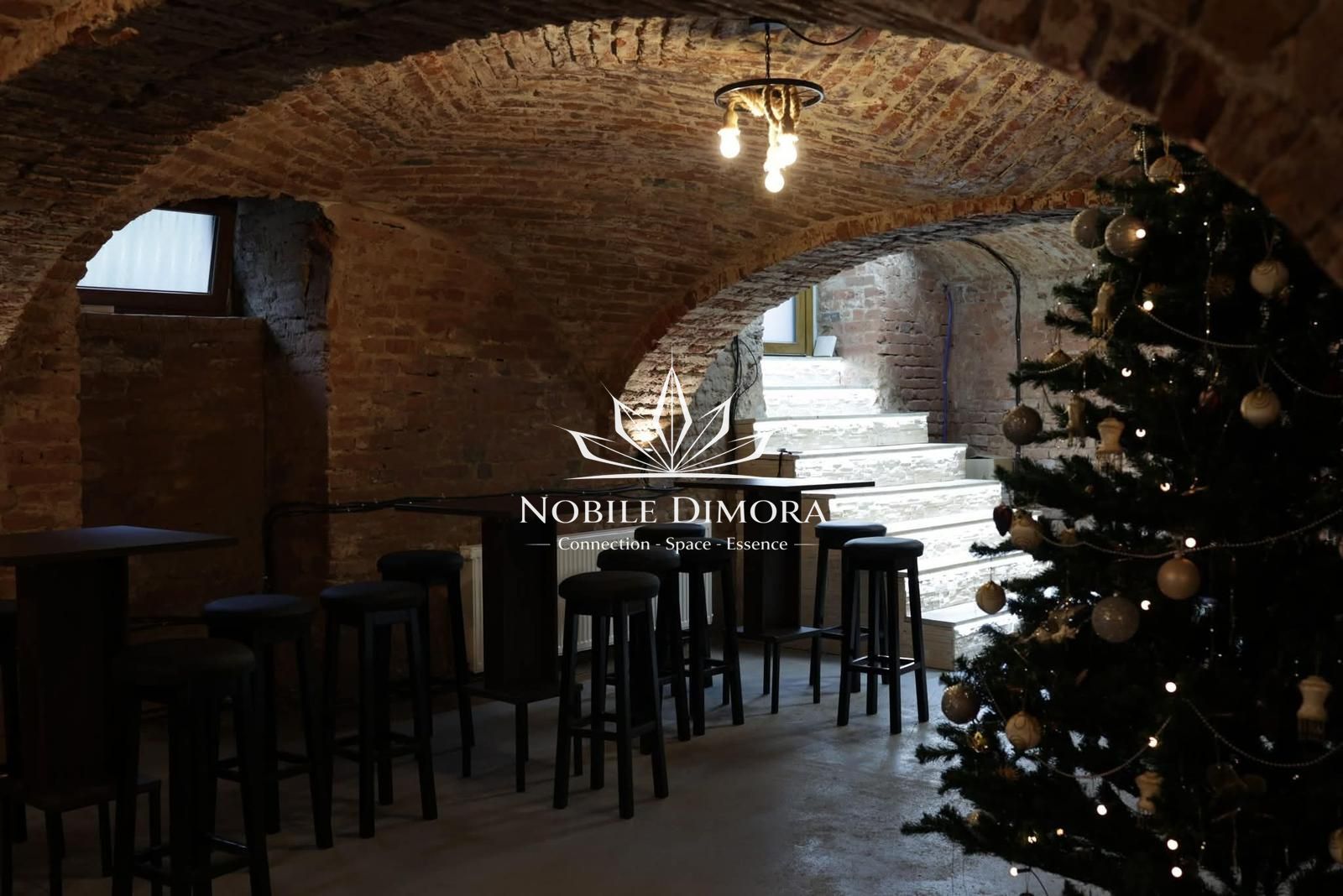 SAD - Spatiu comercial central de 160mp - ideal pentru cafenea, crama, magazin - Poză 2