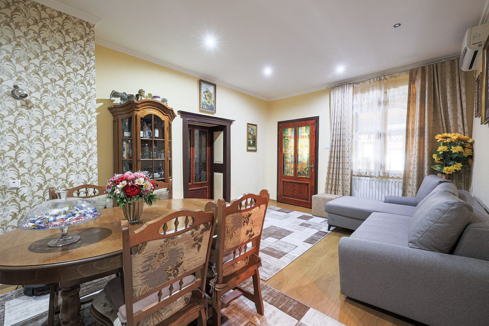 Apartament central, strada Episcopiei cu loc de parcare Comision 0 - Poză 2