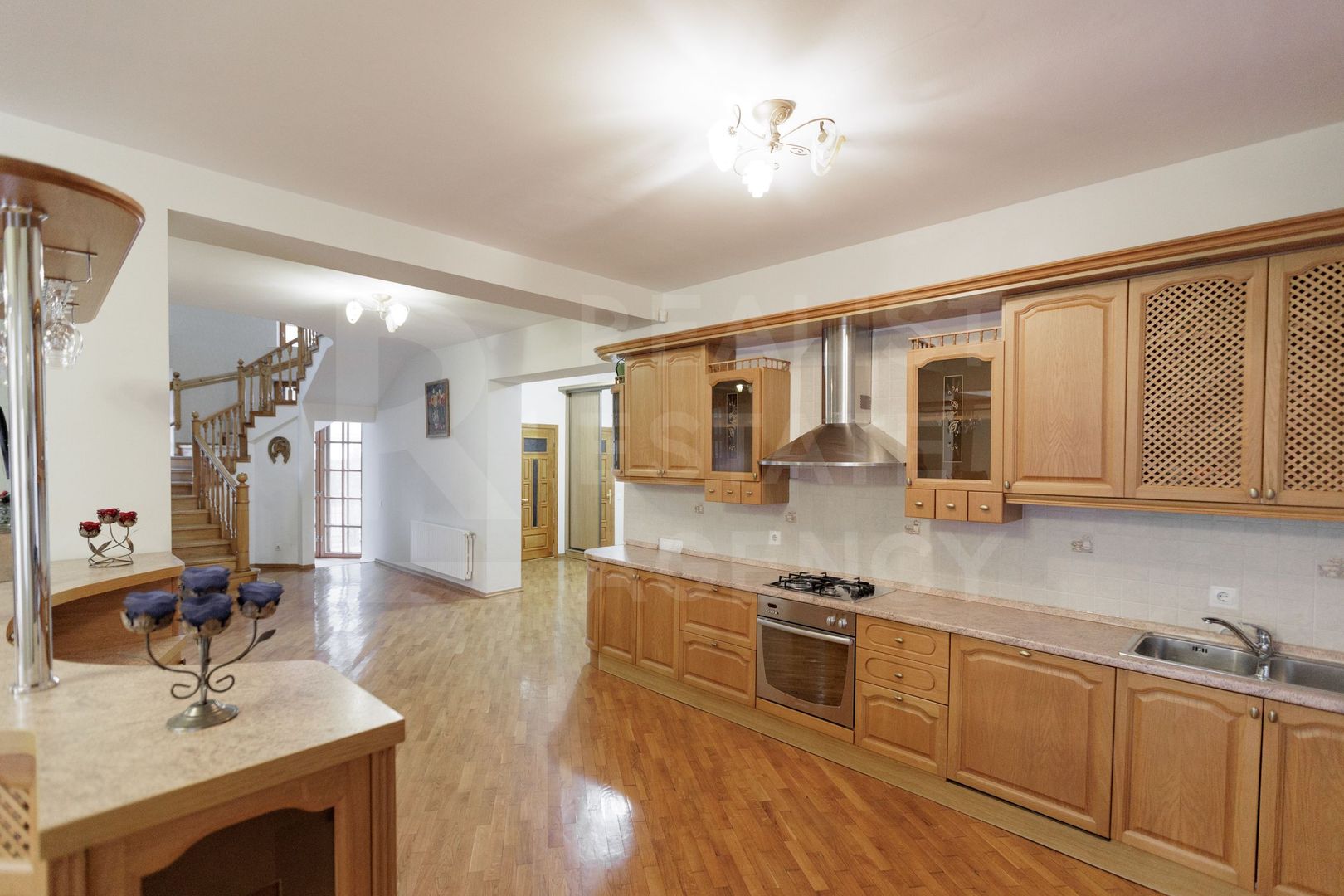 Chirie, casă, 3 nivele, 6 camere, str. Aerodromului, Râșcani - Poză 3