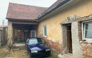  Casa cu teren generos de 1084 mp in centrul comunei Pischia, strada principala - Poză 4