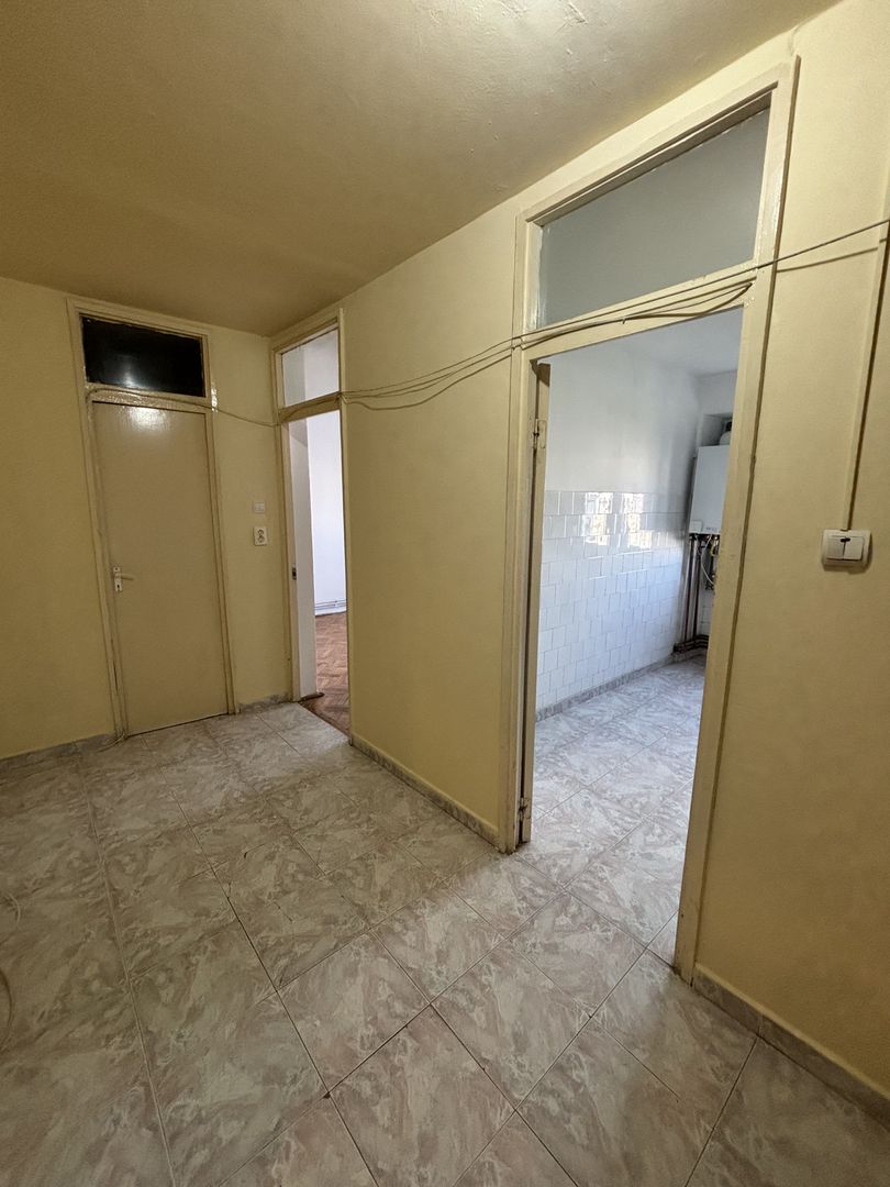 Decomandat si spatios aproape de Spitalul Judetean - Poză 8