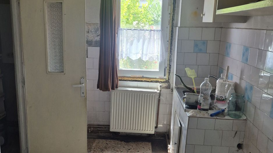 Vand apartament 2 camere zona Trandafiru - Poză 3