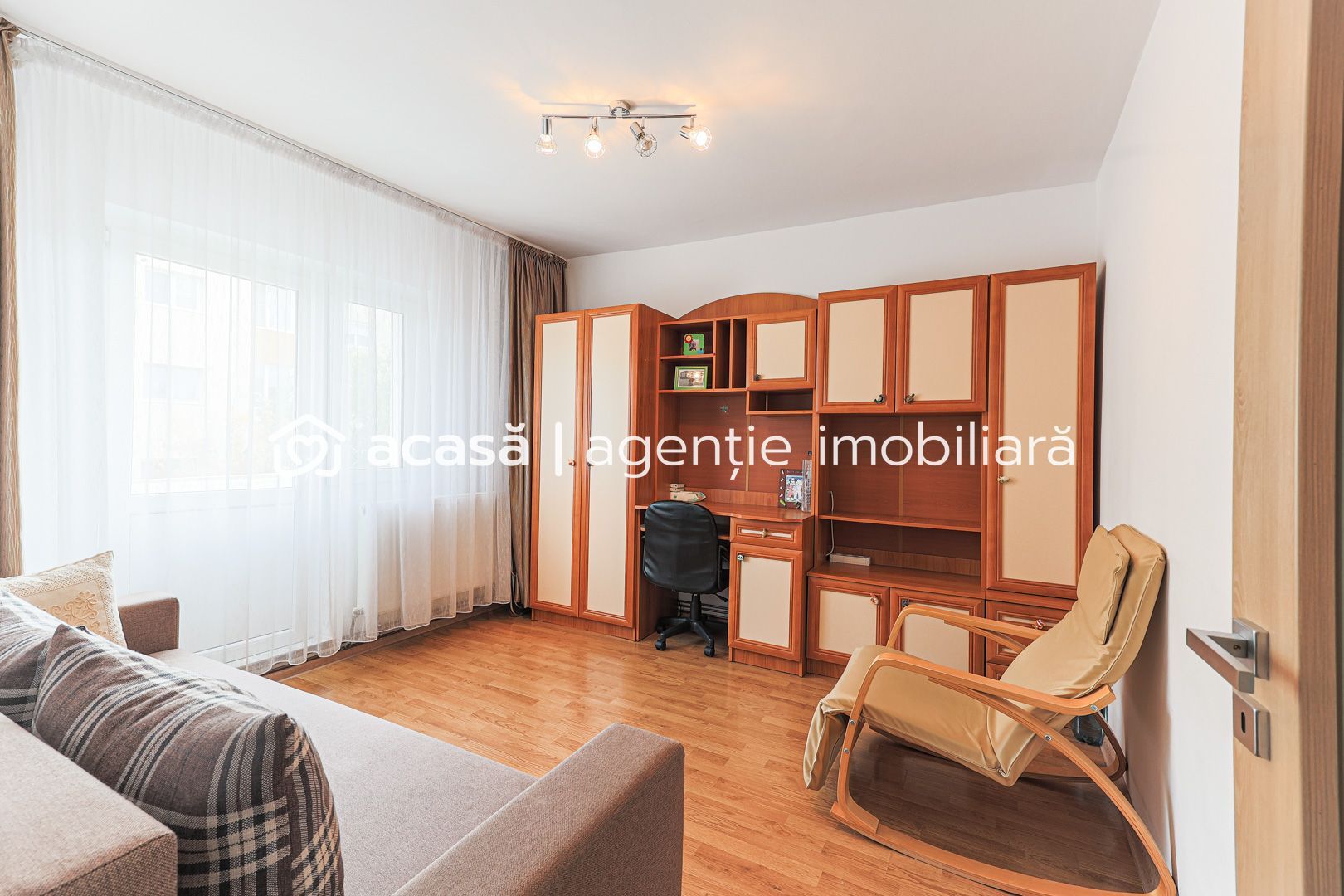 Rezervat De vânzare apartament spațios cu 2 camere decomandat etaj 3 - Poză 5