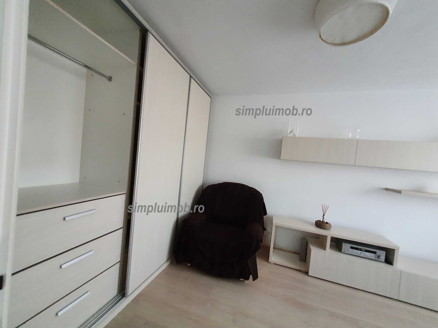 Garsoniere Moderna Aproape de Metrou - Poză 4