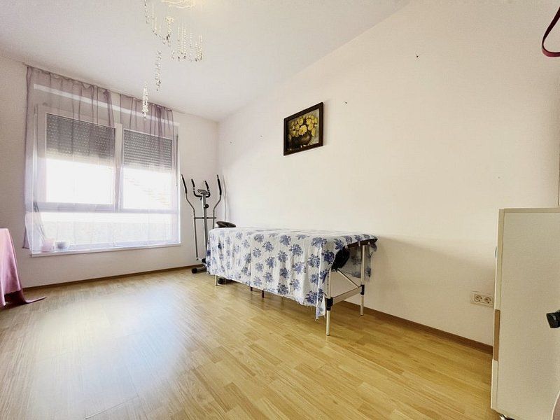 Apartament cu 3 camere, et 1, loc de parcare și spațiu de agrement, zona Lipovei - Poză 10