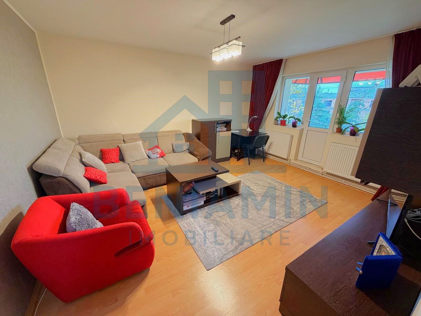 3 camere decomandat Mcdonalds 66mp etaj 2 centrala proprie - Poză 1