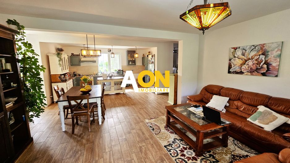 Casa noua, 6 camere, 2763 mp teren, comuna Vintu de Jos - Poză 7