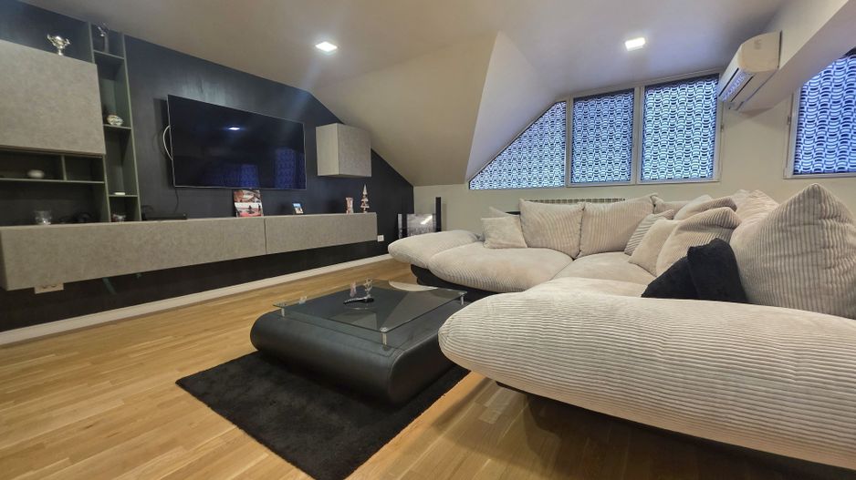 Vilă excepțională cu lift, piscina și teren de 1000 mp | VOLUNTARI - Poză 9