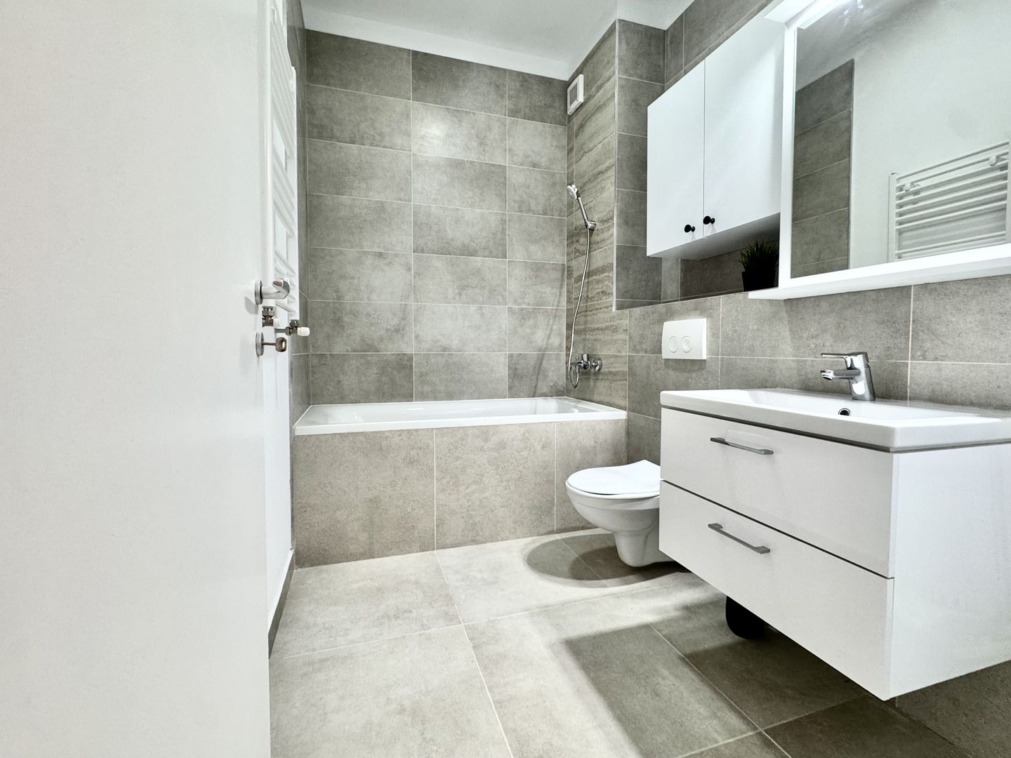 Un cămin nou și liniștit, prima închiriere – Zona Aradului - Poză 14