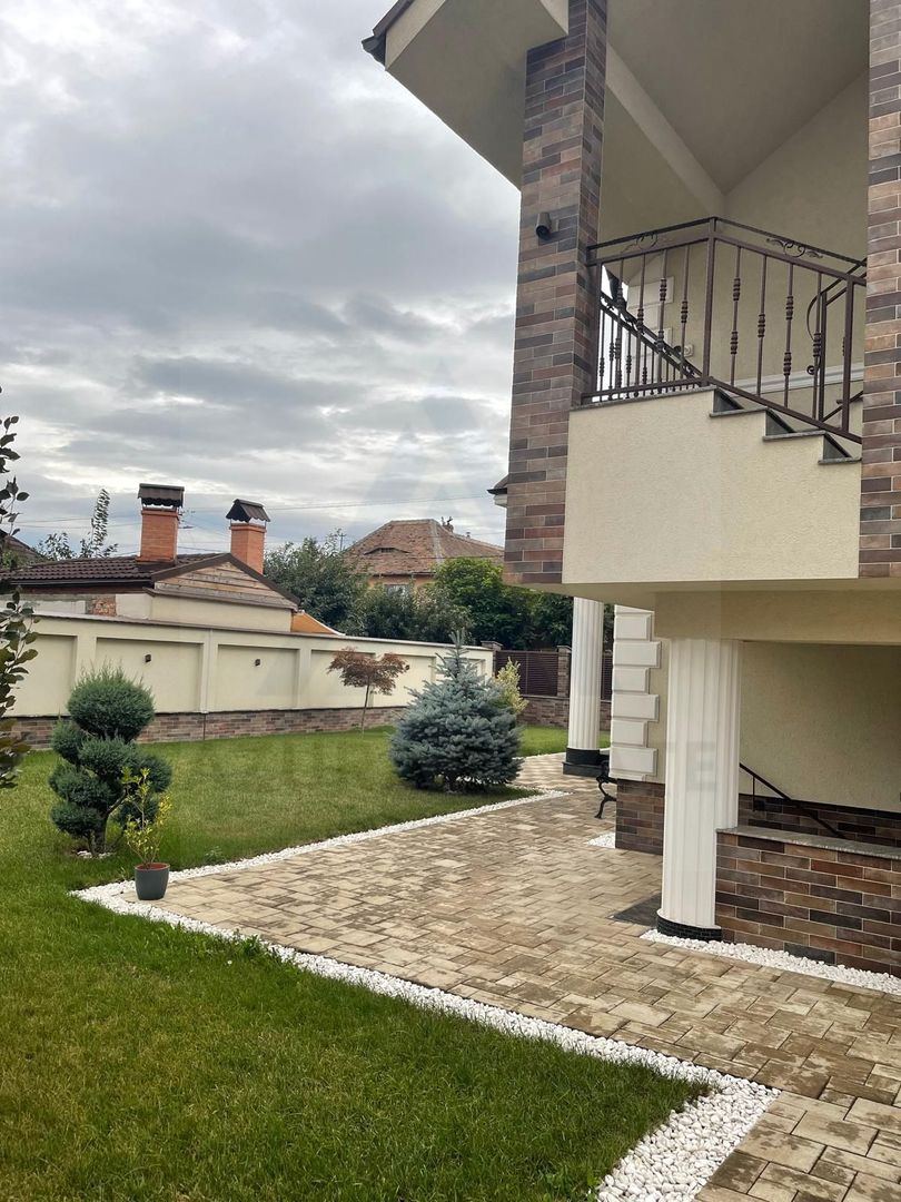 Vila 360 mp utili super exclusivista si teren 750 mp in Sibiu - Poză 1