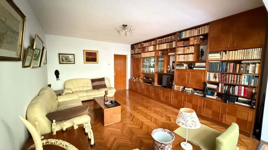 De vanzare 4 camere, curte exclusivă 250 mp, Str. Uruguay - Bucuresti - Poză 1