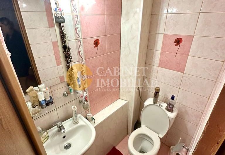 3 Camere Decomandat - Etaj 3 - Zona Nicolina 2- Bloc 1982 - Poză 5