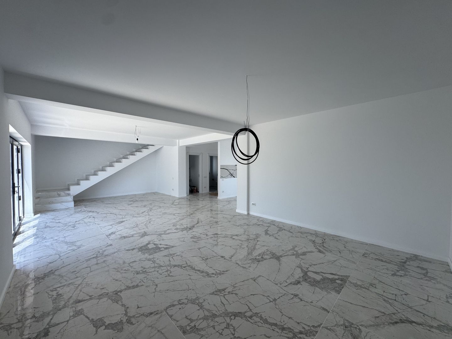 Vila exclusivista cu PISCINA, zona Liddl Tunari, 0% comision - Poză 14