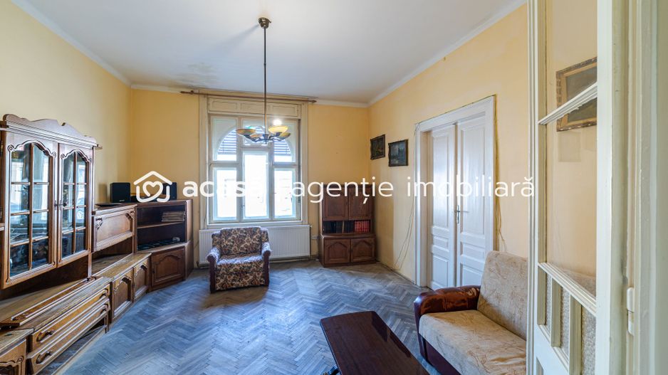 Apartament la casă cu 3 camere zona Pârneava - Poză 1