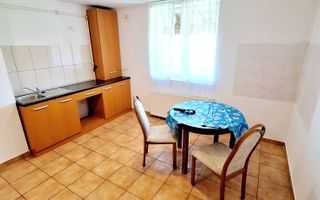 Oferim spre inchiriere, Apartament spatios, 4 camere, pentru locuit sau Firme - Poză 12