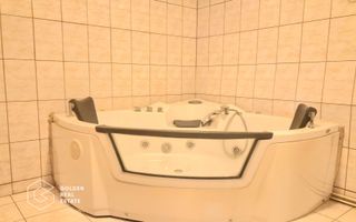 Casa spatiosa cu 5 camere, garaj si gradina, zona Gradiste - Poză 9