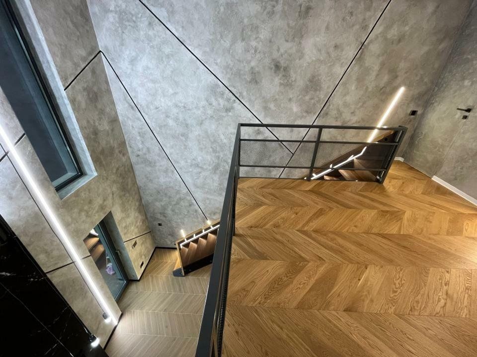 Apartament tip Loft cu finisaje industriale si gradina - Poză 1