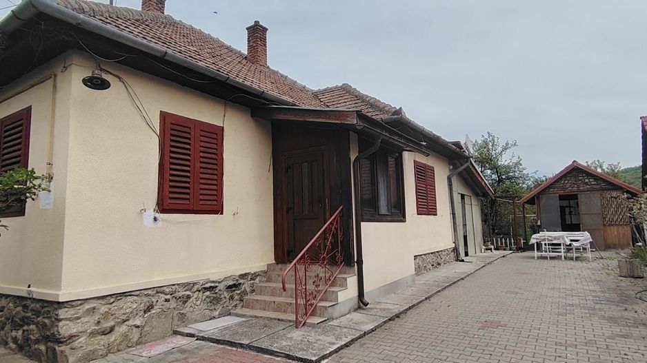 DE VANZARE CASA 5CAMERE ZONA CENTRALA TALMACIU - Poză 1