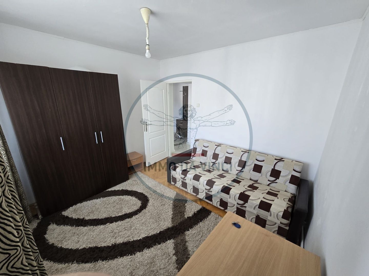 închiriez apartament cu două camere decomandate - Poză 4