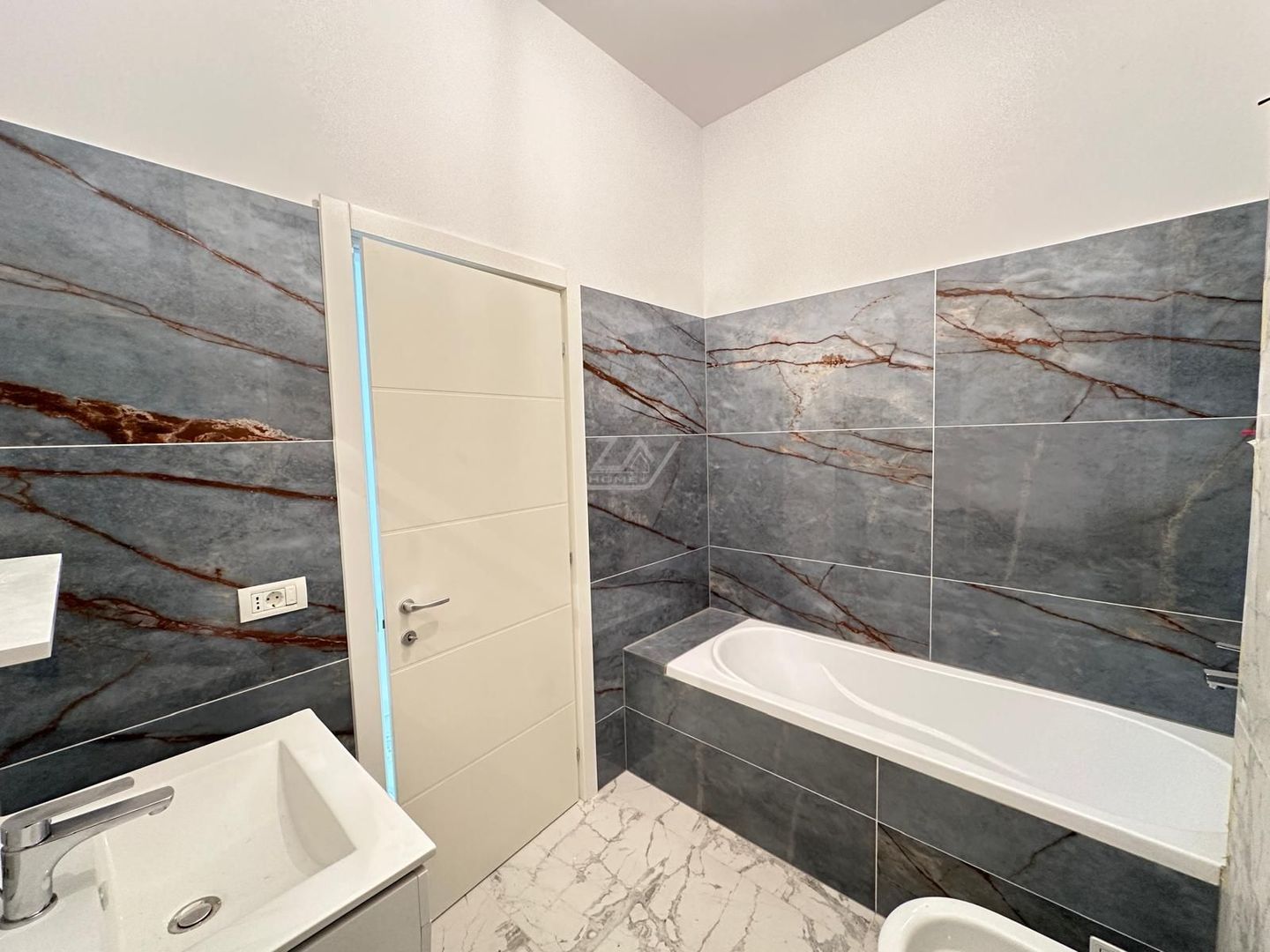 Bloc nou cu finisaje deosebite. Etaj intermediar. Loc de parcare. - Poză 6