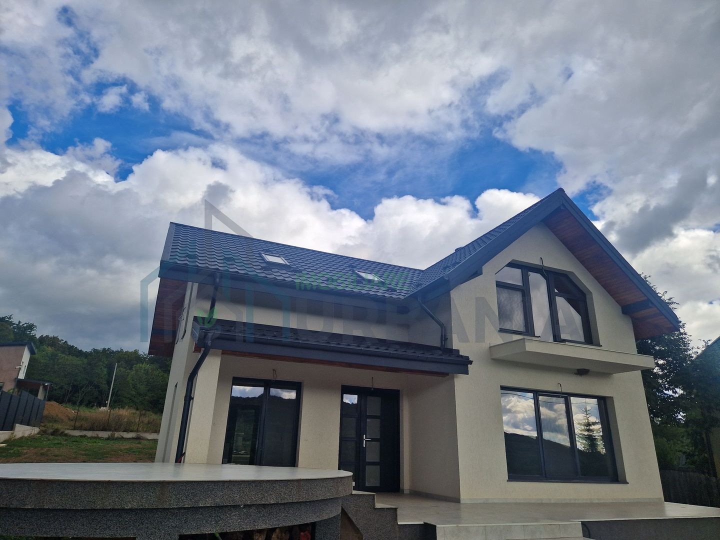 Vilă de vânzare în Dobrovat, 130 mp, P+M, teren 1000 mp - Poză 1