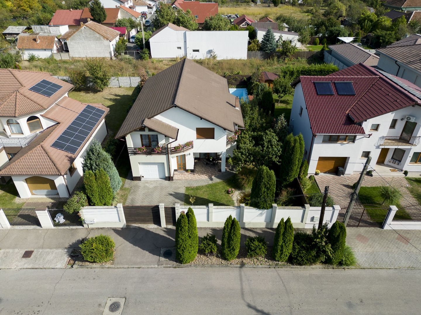 Vilă cu 5 camere de vânzare în zona Aradul Nou - Poză 1