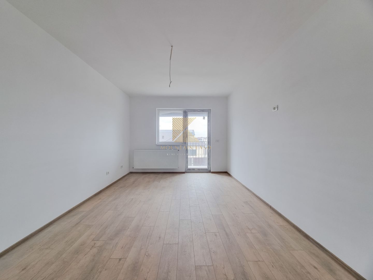 Casă însiruită cu 4 camere și curte proprie – Cartier Izvor, Str. Salc - Poză 12