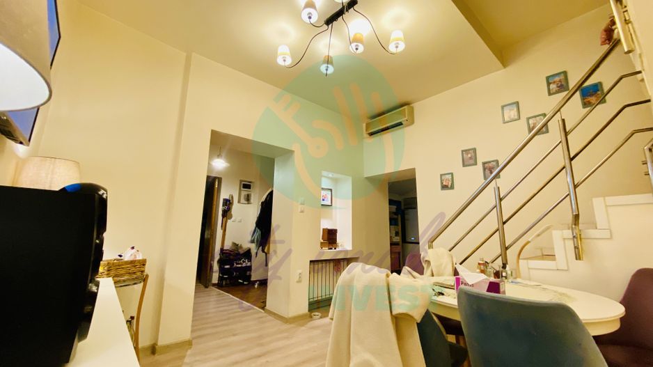 Casa cocheta cu o mica curte - Poză 7