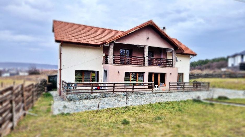 Vanzare vila deosebita, 7 camere, Labusesti-Uiasca - Poză 1