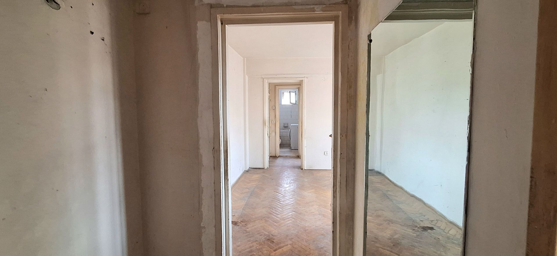 Apartament cu 2 camere - Piata Victoriei - Poză 7