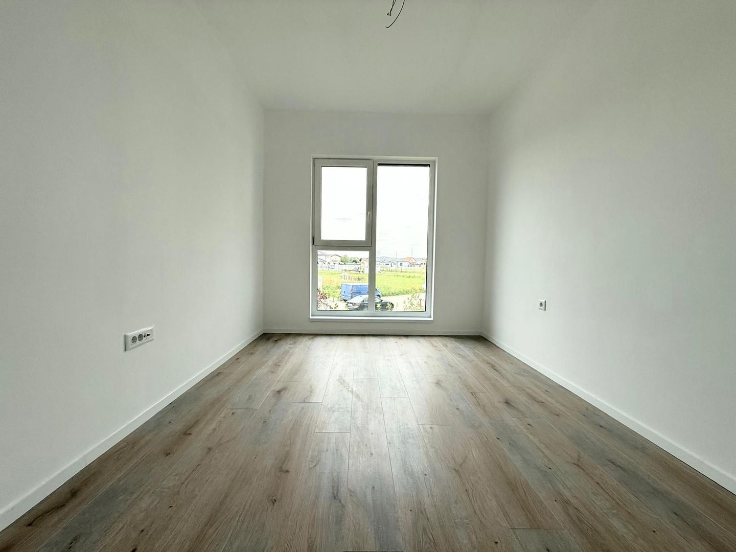 Apartament de 2 camere, decomandat, bloc nou! - Poză 1