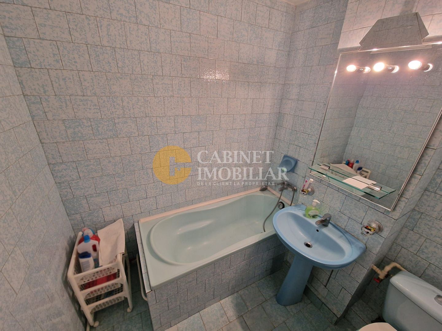 GARA - ARCU - 3 CAMERE DECOMANDAT - ETAJ INTERMEDIAR - BOXĂ + LOC DE PARCARE - Poză 9