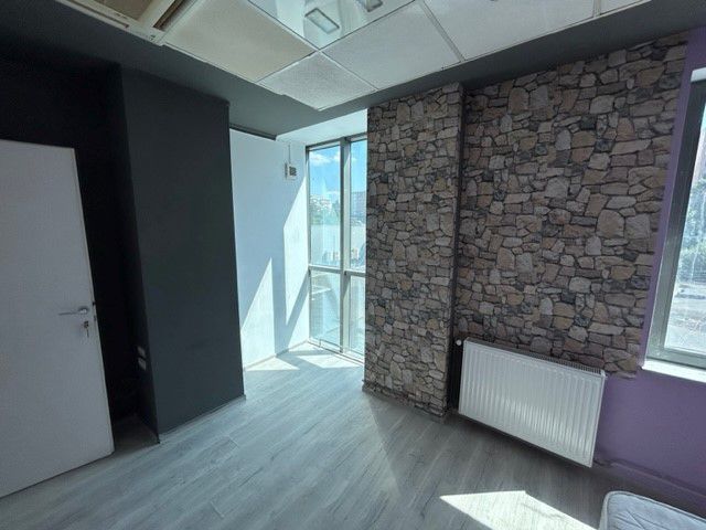 Inchiriere cladire moderna pentru clinica privata sau birouri - Poză 18