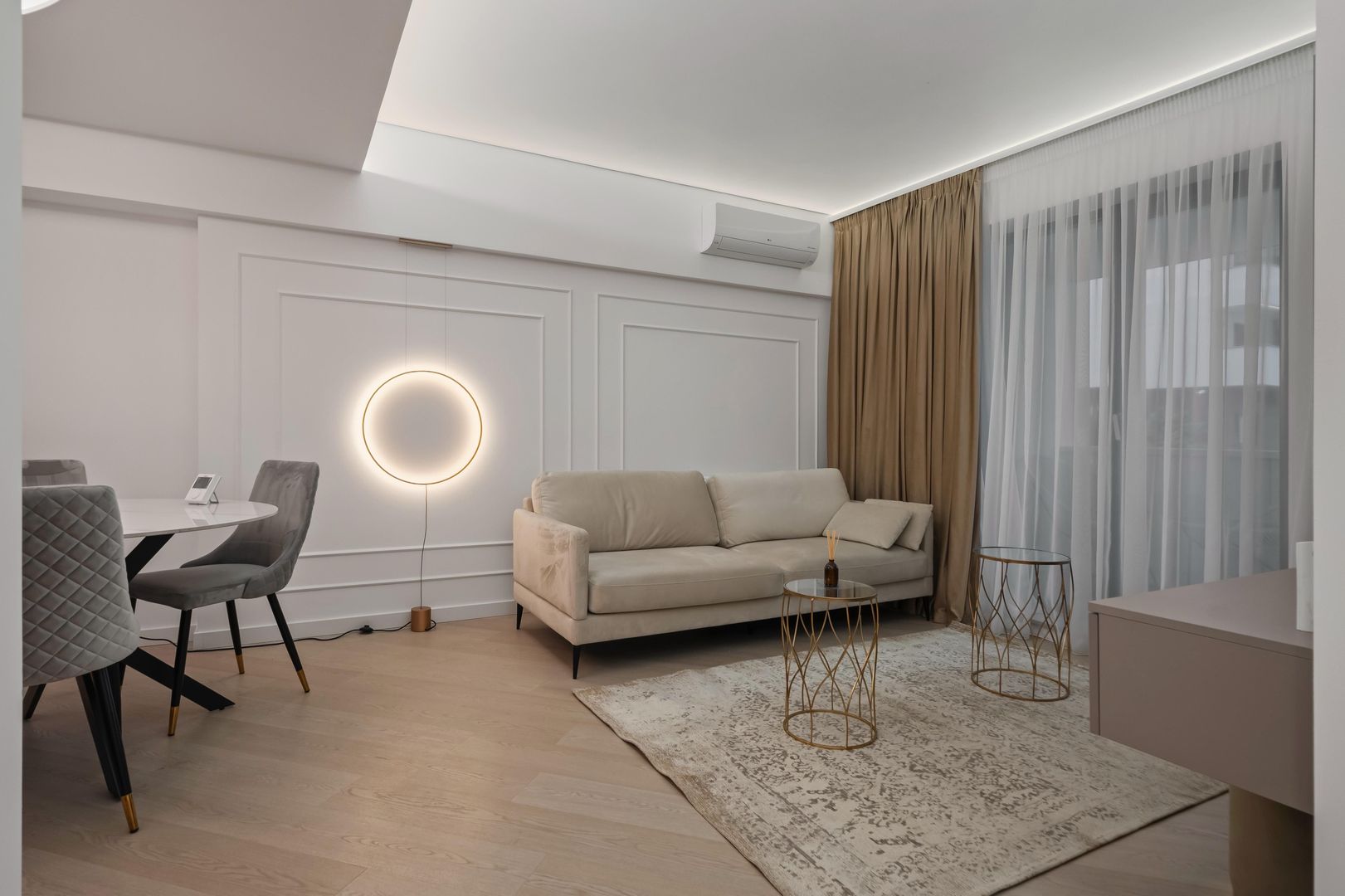 DE VANZARE APARTAMENT 3 CAMERE MOBILAT UTILAT CORTINA NORTH - Poză 2